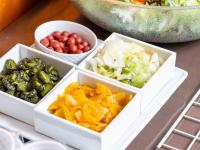 地元の食材を使った日替わりの和洋朝食バイキング